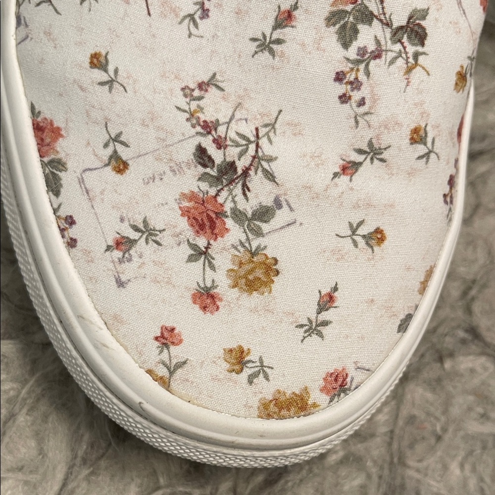 Vans Vintage Look Off White Floral Slip-On Shoes - Picture 3 of 6
